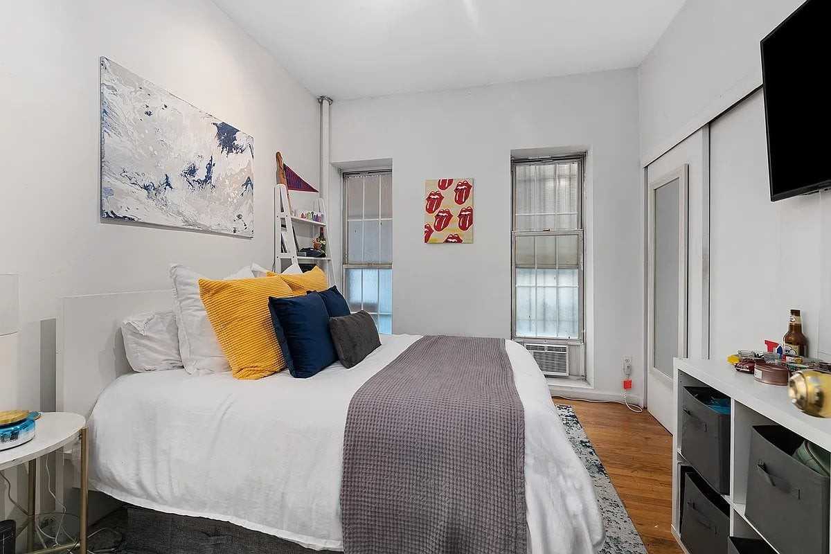 220 Sullivan St #1B - Photo 7 of 9