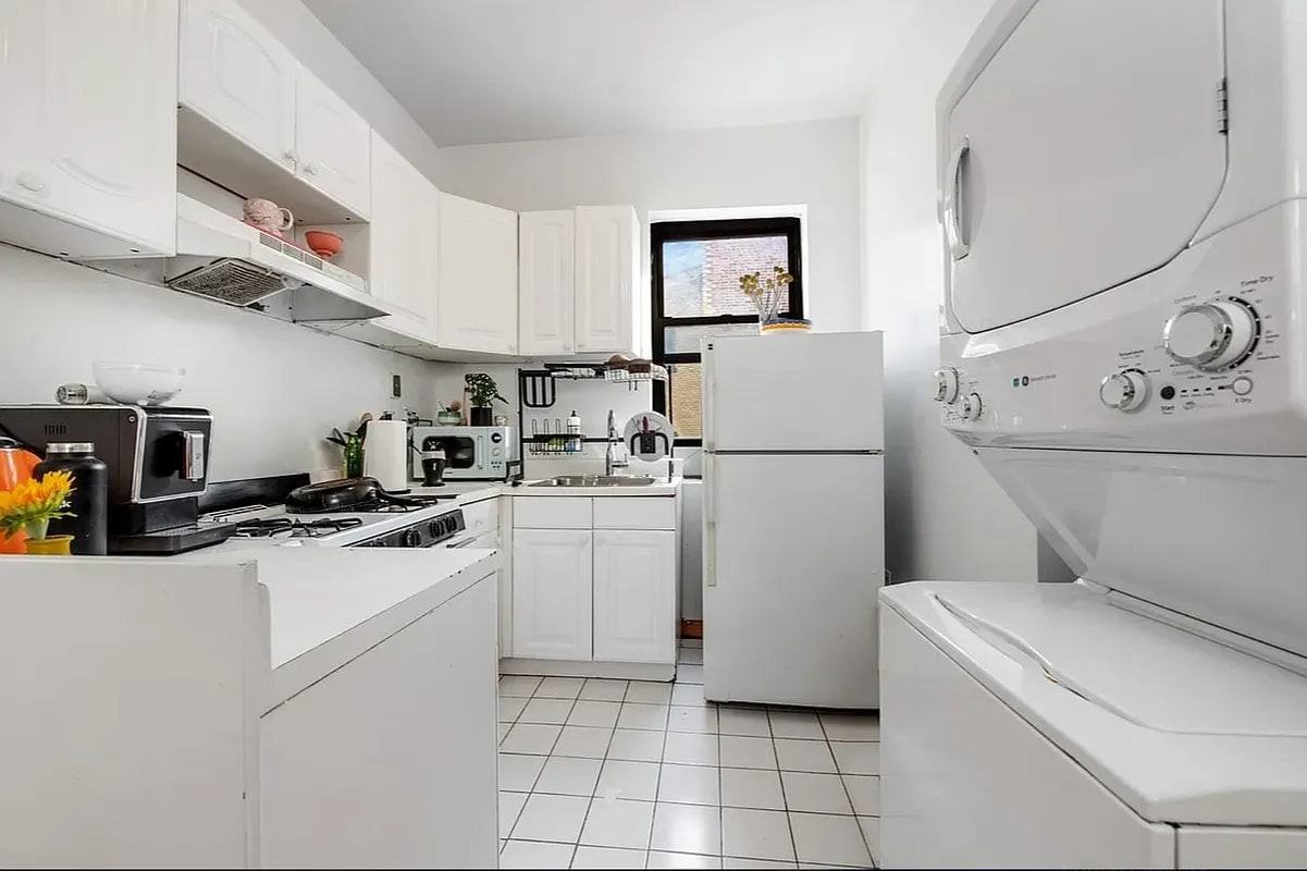 2 Bank St #17 - Photo 5 of 7