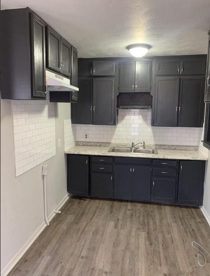 405 E Rickenbacker Dr - Photo 3 of 20