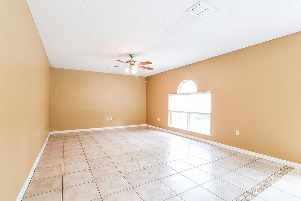 2047 Galahad Dr - Photo 4 of 17