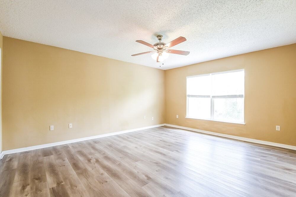 2047 Galahad Dr - Photo 5 of 17