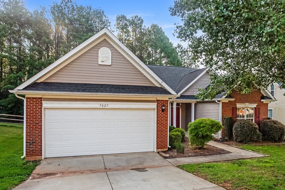 7027 Merrymount Ct - Photo 4 of 17
