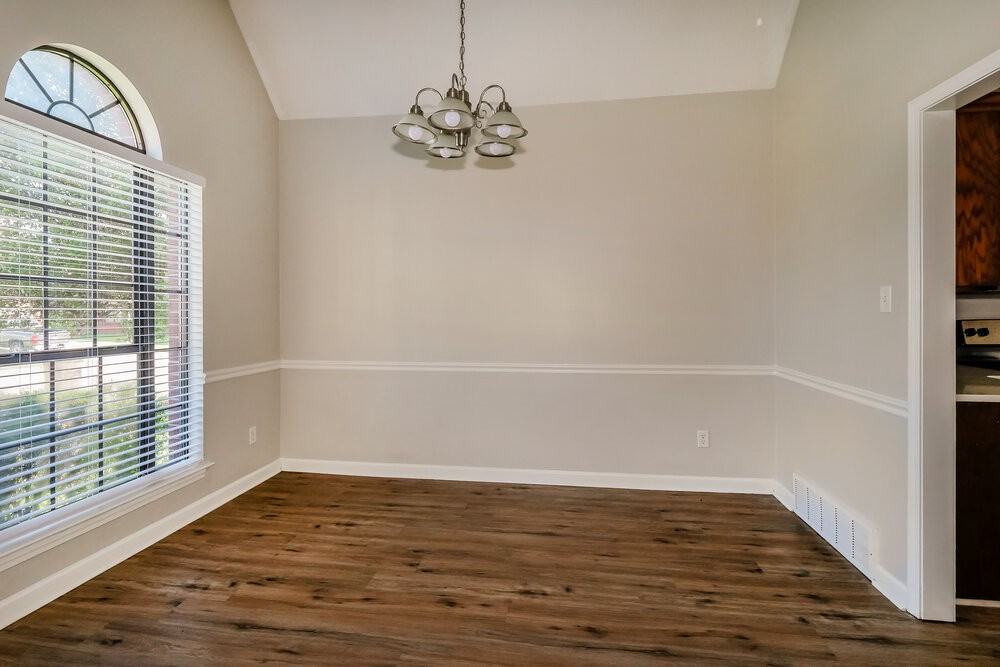 7896 Jills Creek Dr - Photo 6 of 17