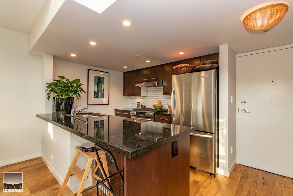 PH3-1288 Chesterfield Avenue, North Vancouver - Photo 2 of 27