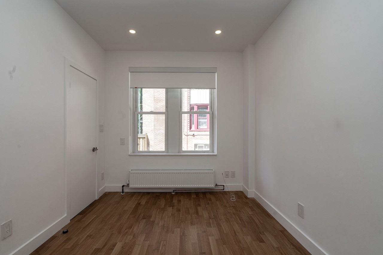 160 Huron Street - Photo 3 of 11
