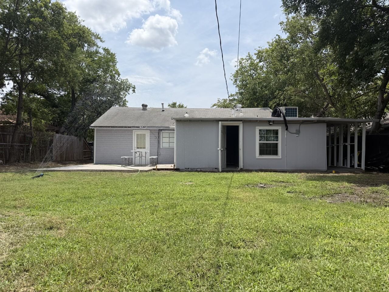714 Sw Dallas St #1 - Photo 3 of 39