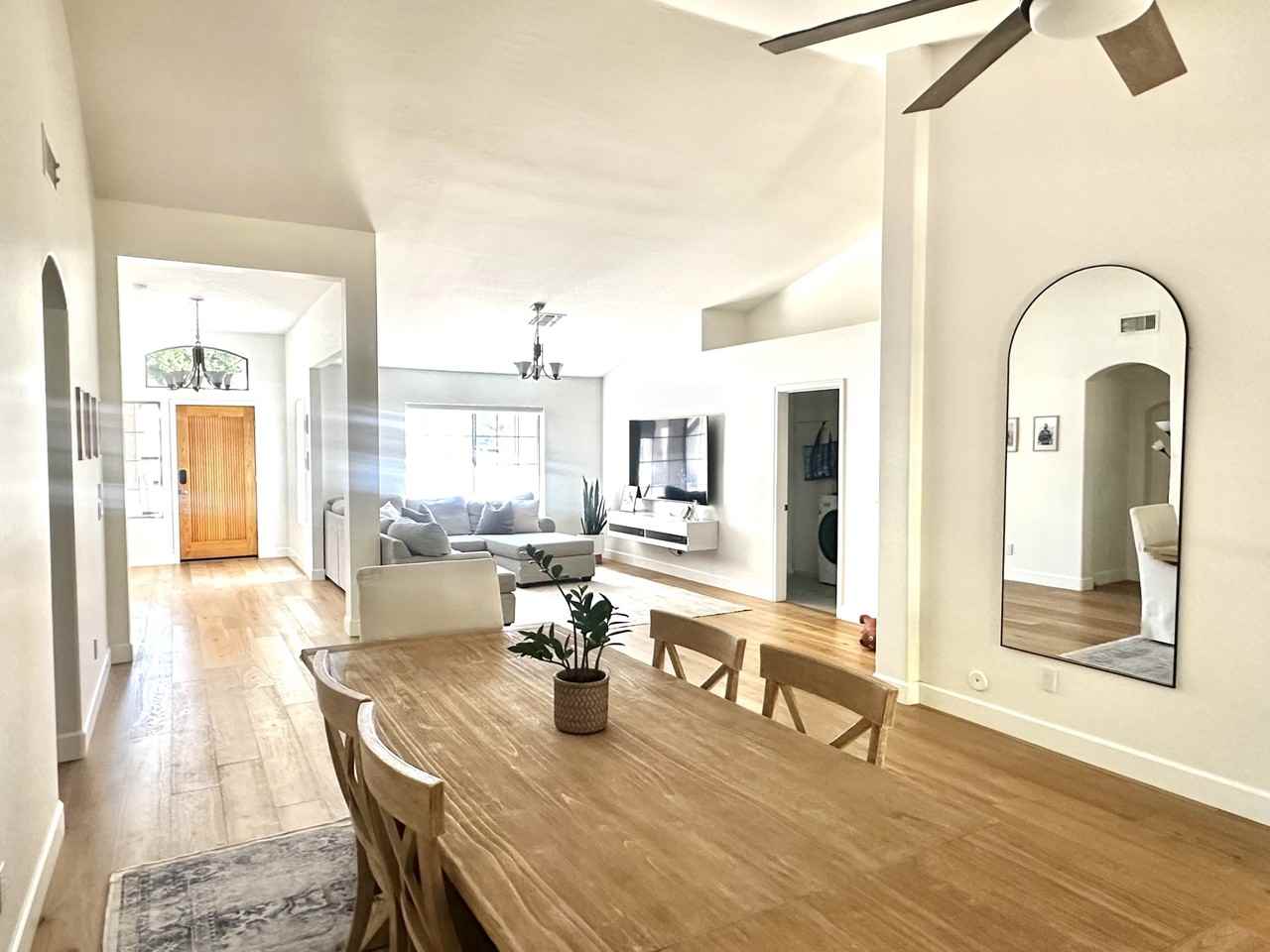 723 W Leah Ct #1 - Photo 5 of 19