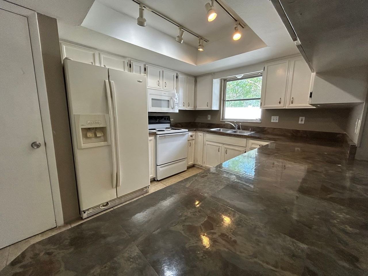 1373 42nd St - Photo 3 of 29