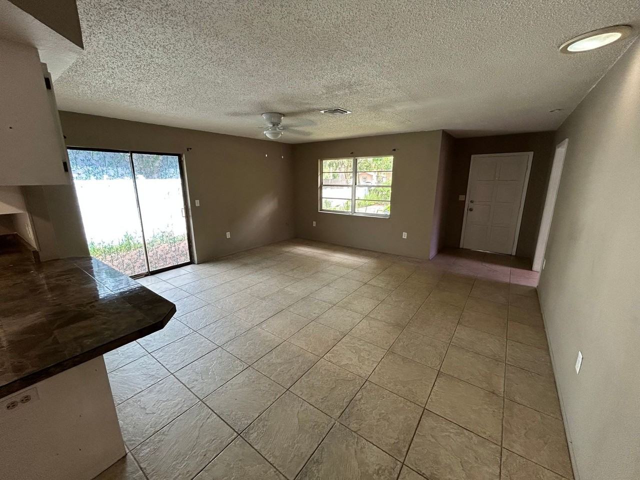 1373 42nd St - Photo 6 of 29