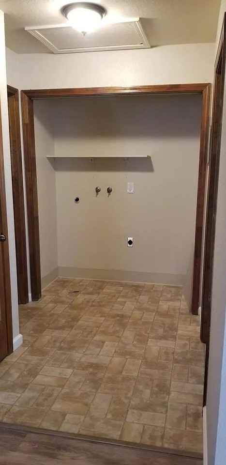 1391 Hillcrest Rd - Photo 4 of 8