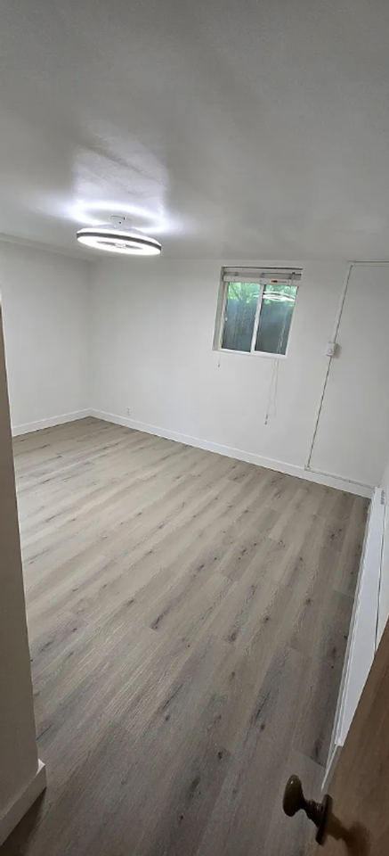 615 S Grand St - Photo 4 of 39