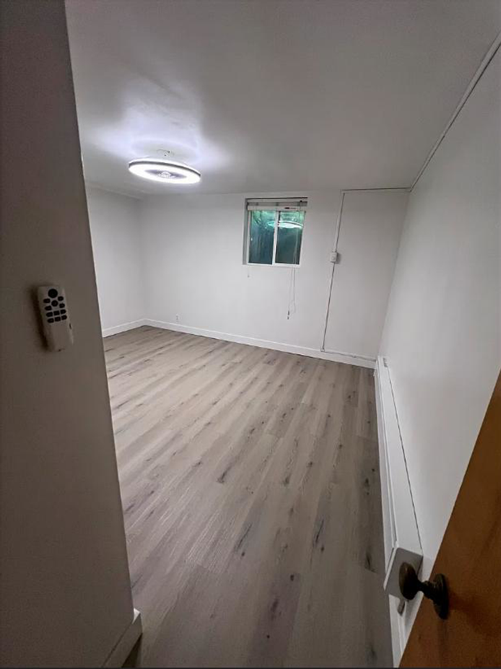 615 S Grand St - Photo 5 of 39