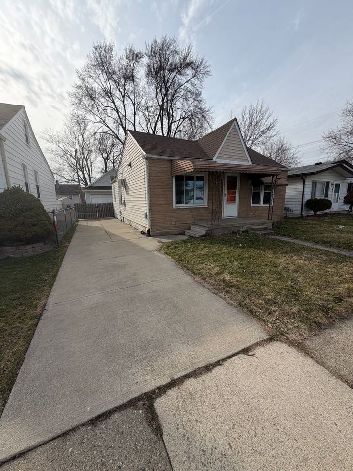 27869 Tighe St - Photo 2 of 13