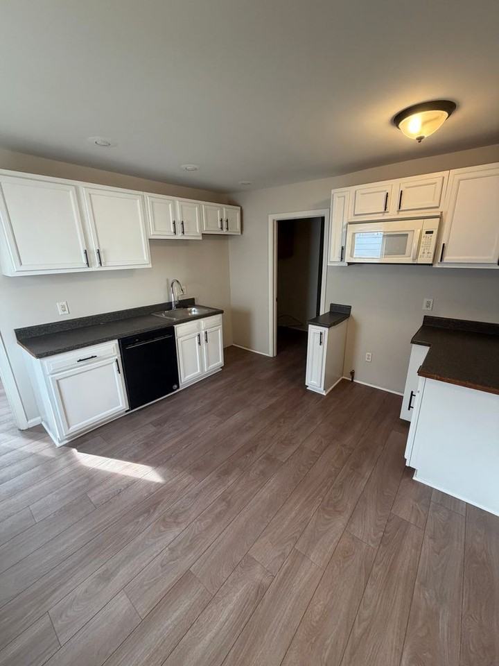 27869 Tighe St - Photo 4 of 13