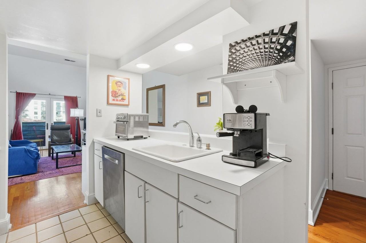 301 G St Ne #32 - Photo 4 of 17