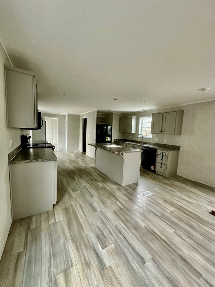 1138 S Prairie St #1 - Photo 2 of 9