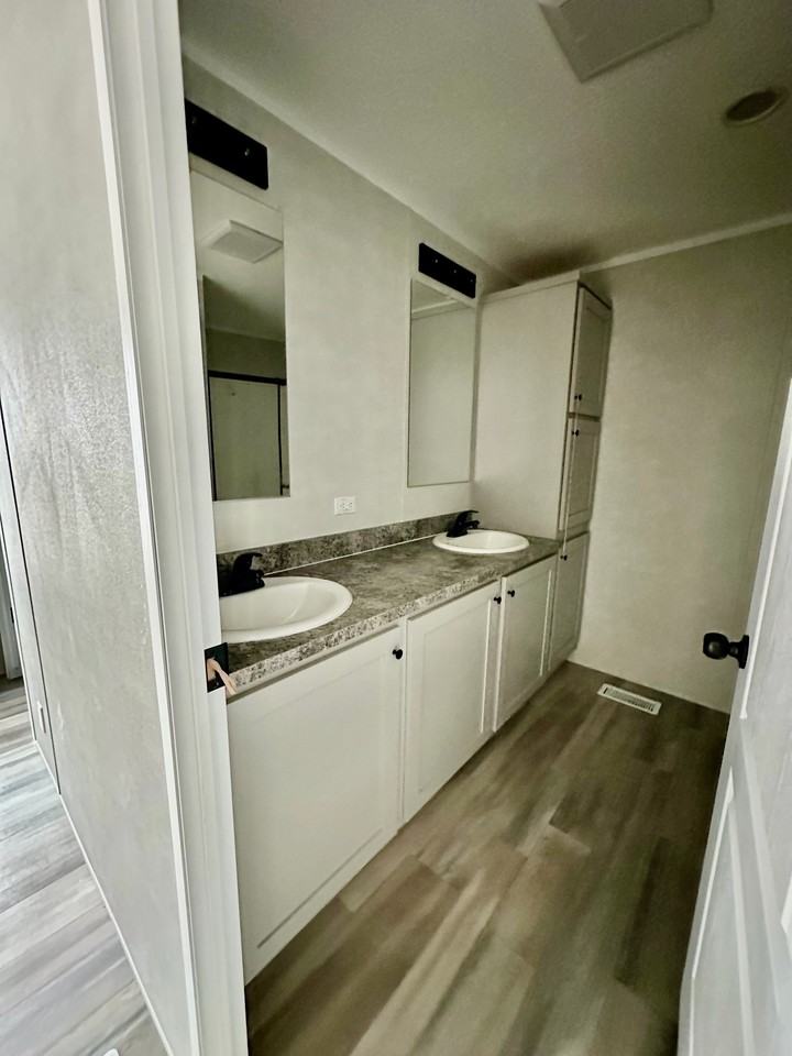 1138 S Prairie St #1 - Photo 5 of 9