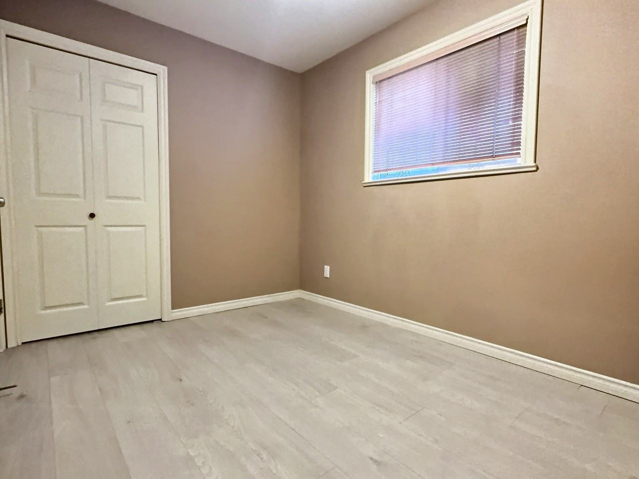 3365 E 27th Ave - Photo 4 of 4