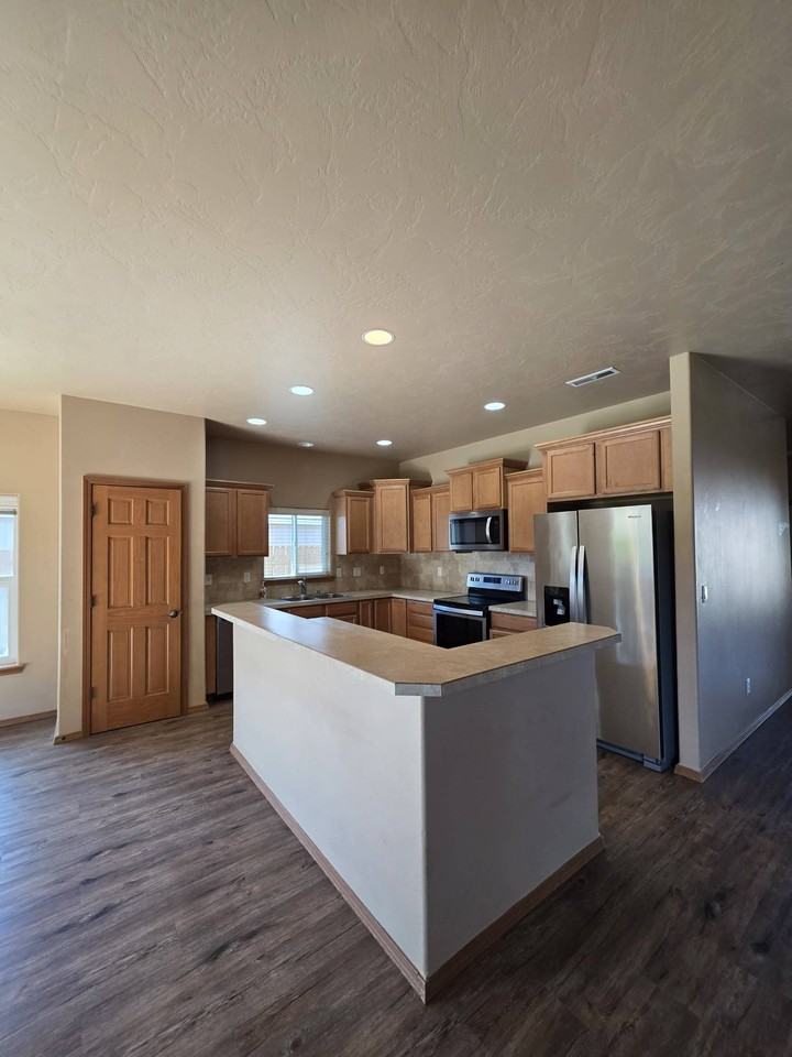 2300 Meridian Ave #1 - Photo 7 of 30