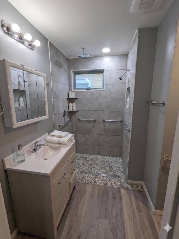 118 Franklin St - Photo 2 of 6