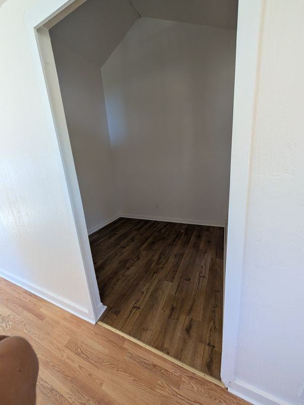 350 Primrose Ln - Photo 2 of 4