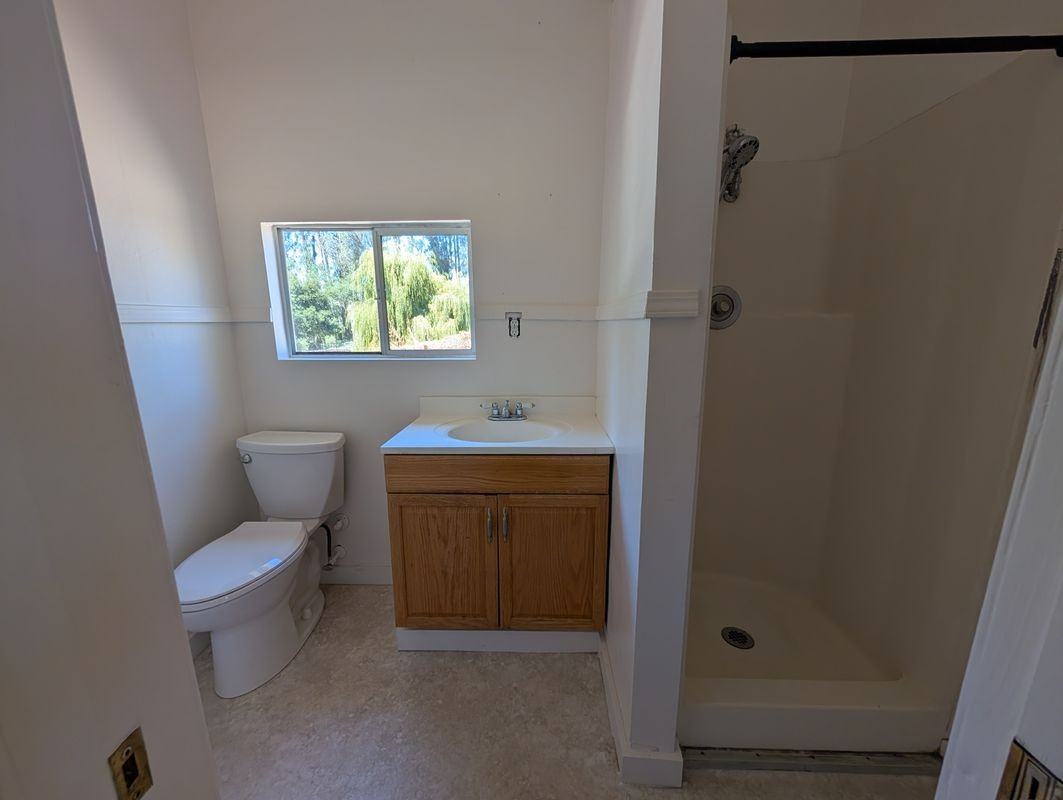 350 Primrose Ln - Photo 3 of 4