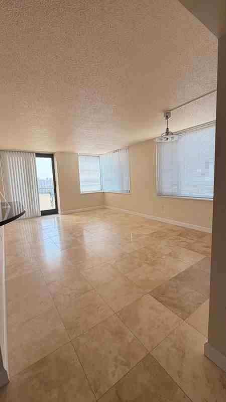 526 Pacific Ave - Photo 3 of 6