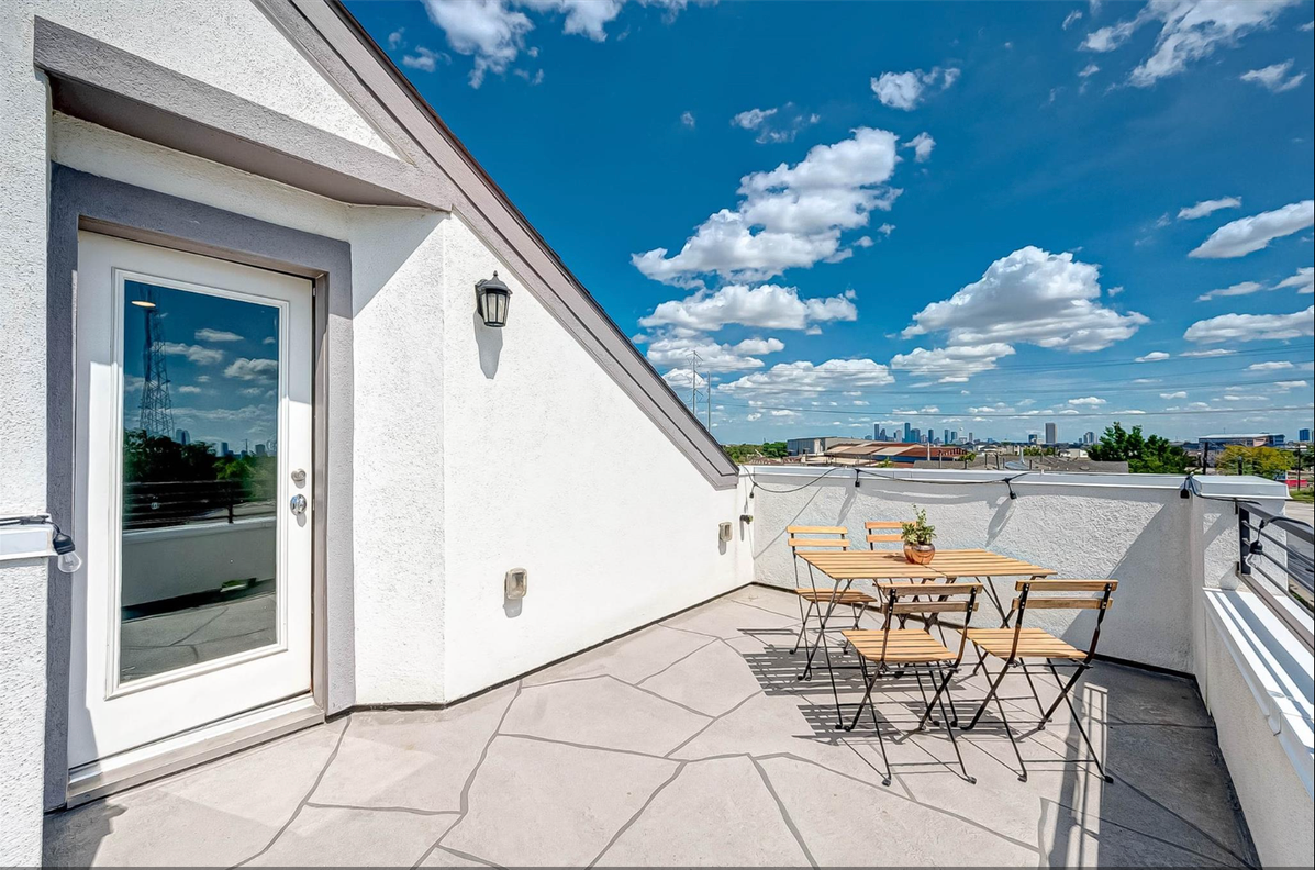 715 Algona Ave - Photo 2 of 7