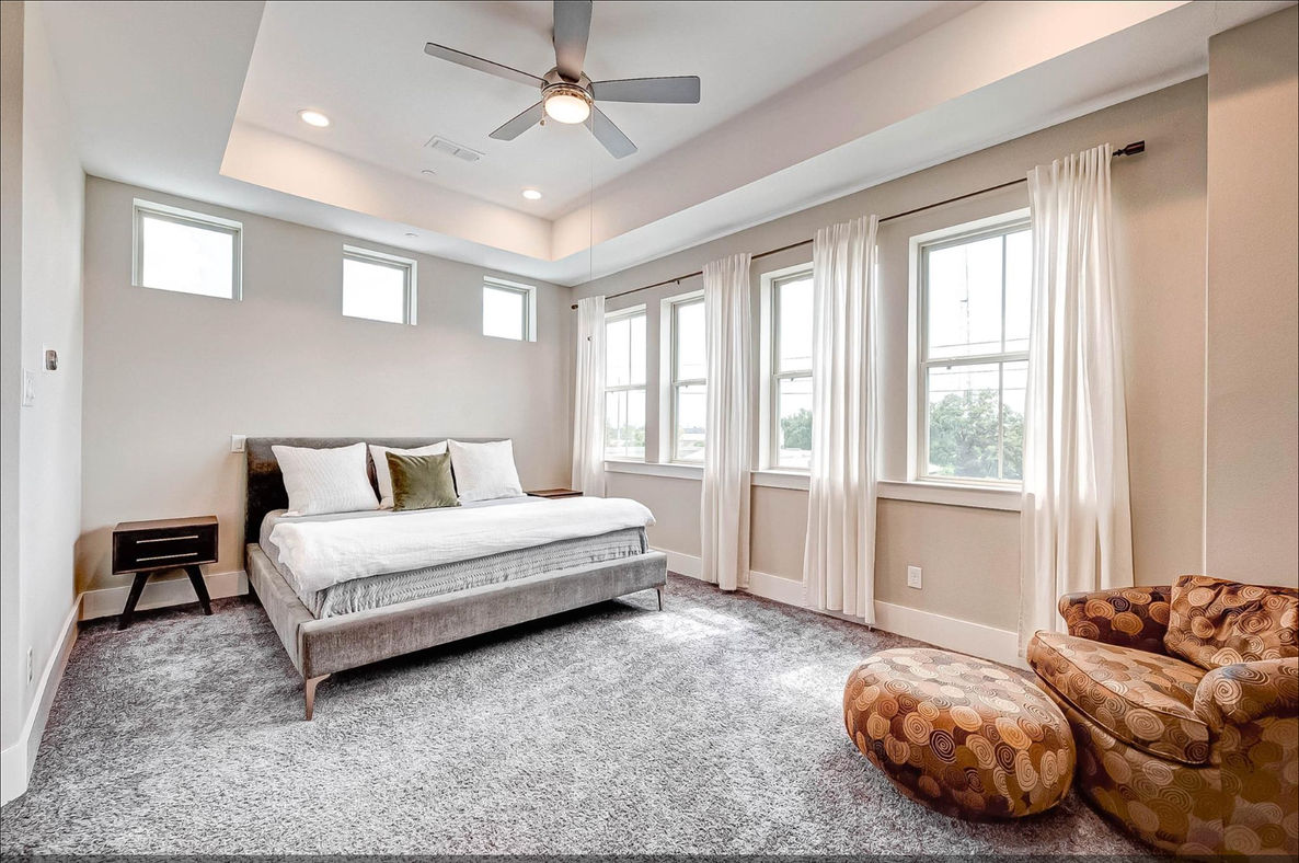 715 Algona Ave - Photo 4 of 7