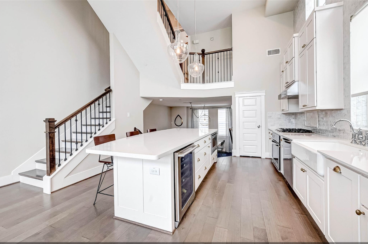 715 Algona Ave - Photo 5 of 7