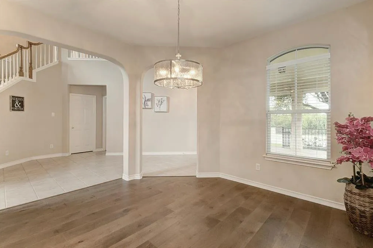17216 Ennis Trl - Photo 2 of 3