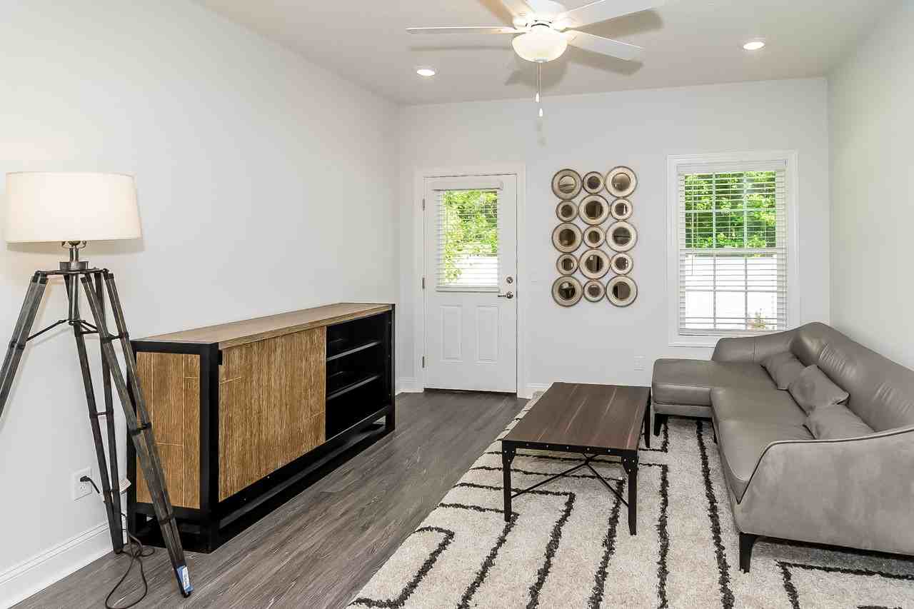 1082 Walker Point Way - Photo 2 of 39