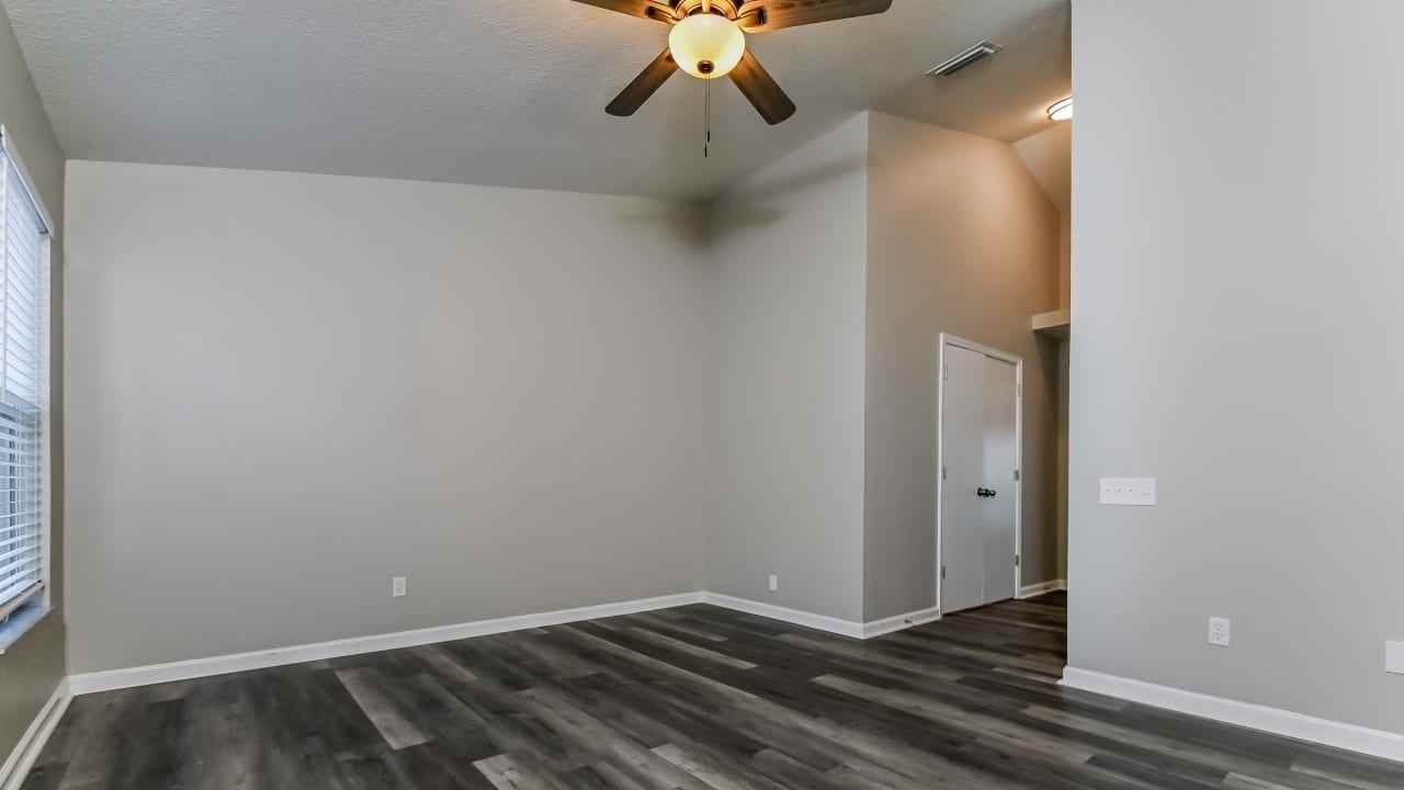 10327 Hunters Haven Boulevard - Photo 6 of 10