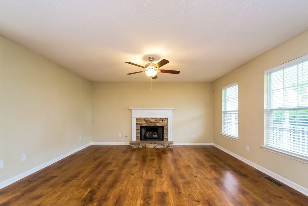 19 Colonial Way - Photo 2 of 15
