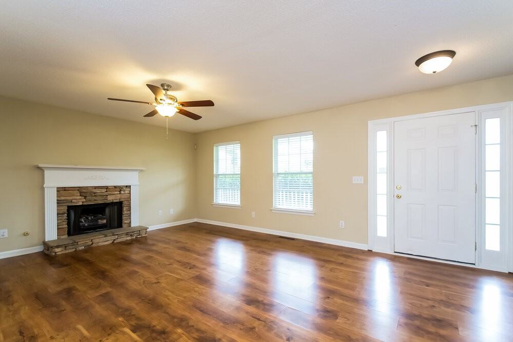19 Colonial Way - Photo 3 of 15