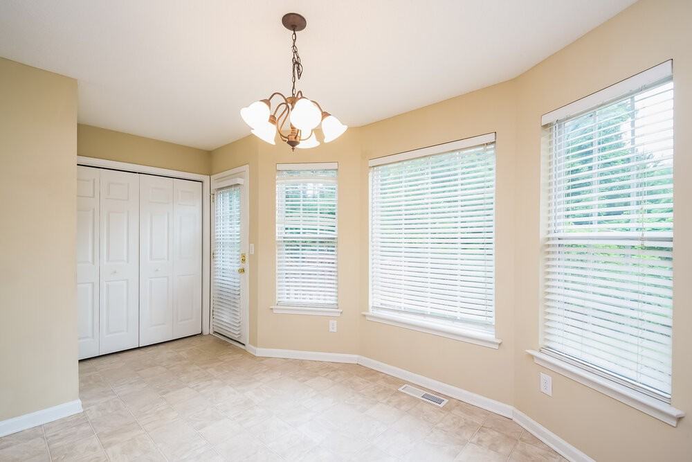 19 Colonial Way - Photo 4 of 15