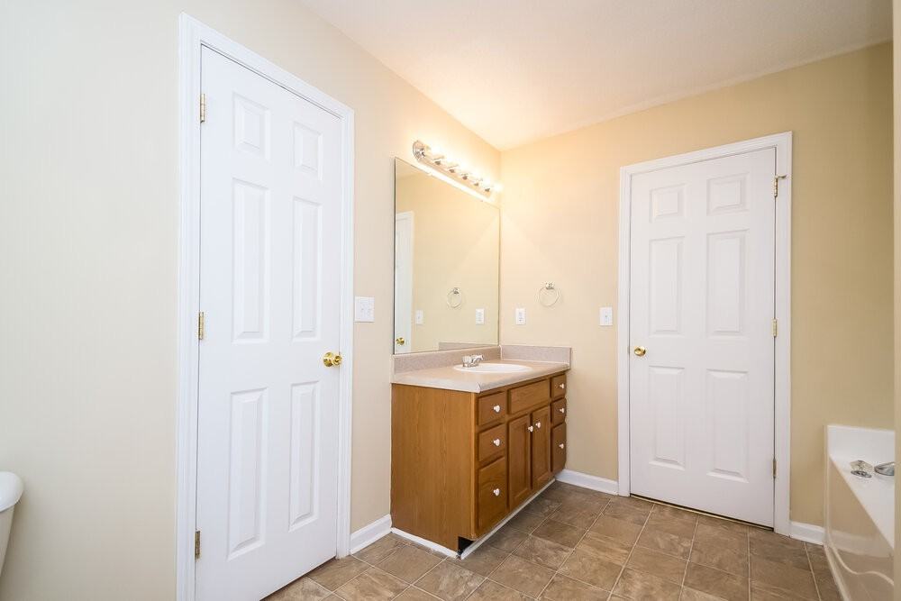19 Colonial Way - Photo 6 of 15