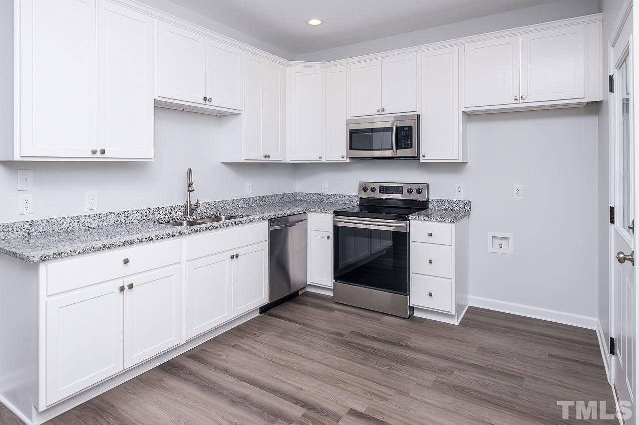 2612 Holloway St - Photo 2 of 19