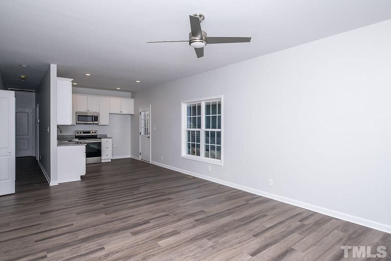 2612 Holloway St - Photo 7 of 19