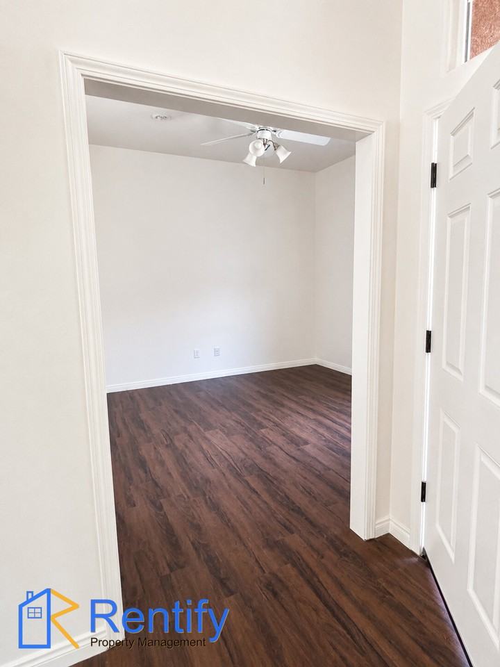 7224 Whitewater Falls Dr - Photo 4 of 37