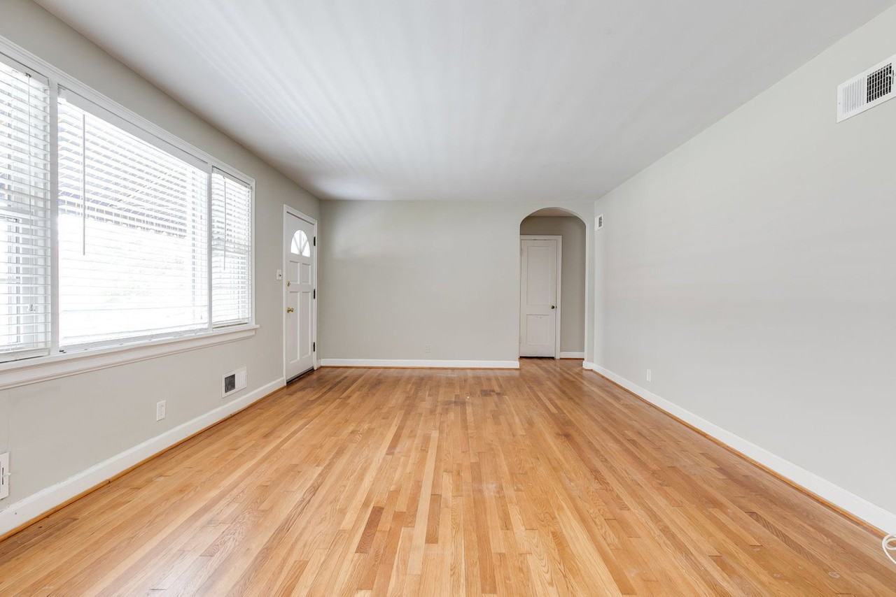 6632 Three Chopt Rd - Photo 7 of 39