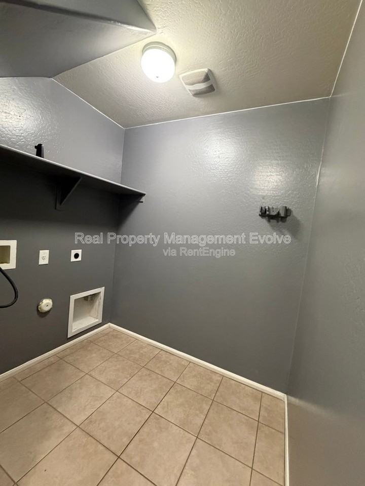 7724 W Pipestone Pl - Photo 3 of 25