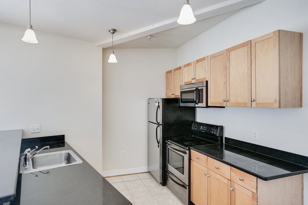 1321 1/2 E Main St #309 - Photo 6 of 20