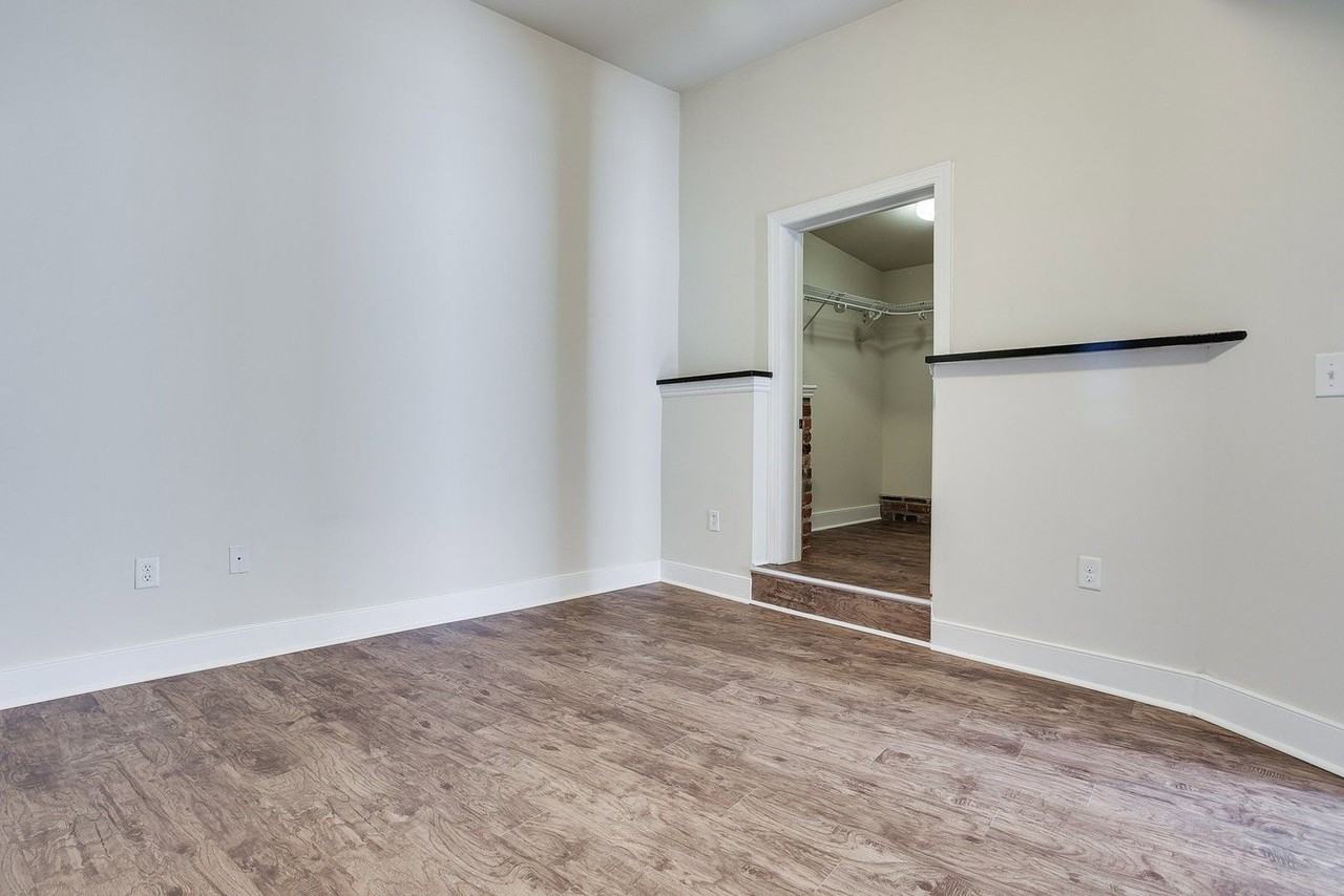 1321 1/2 E Main St #309 - Photo 7 of 20