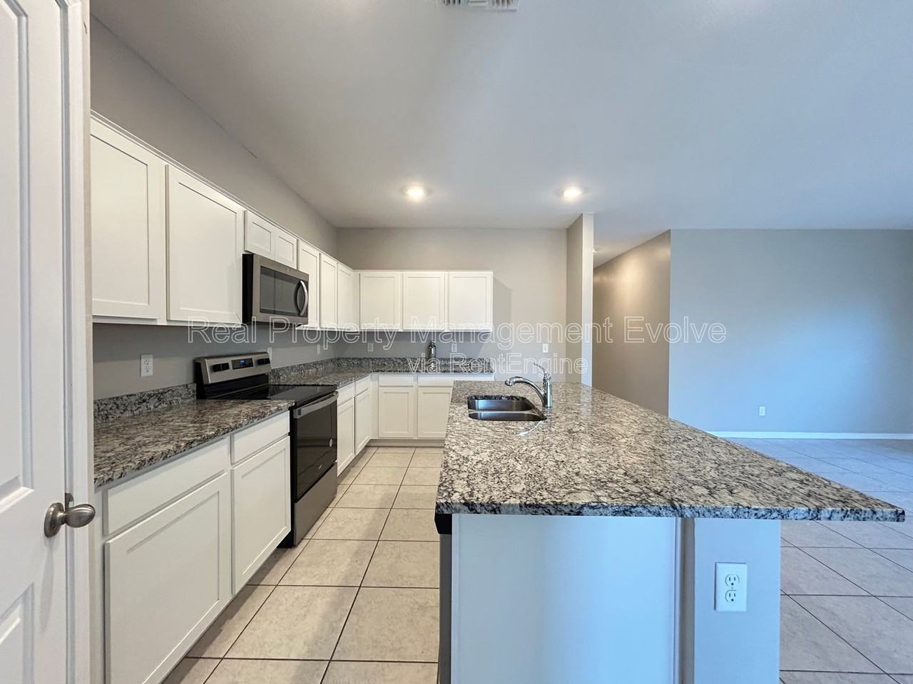 6551 W Magdalena Ln - Photo 6 of 33