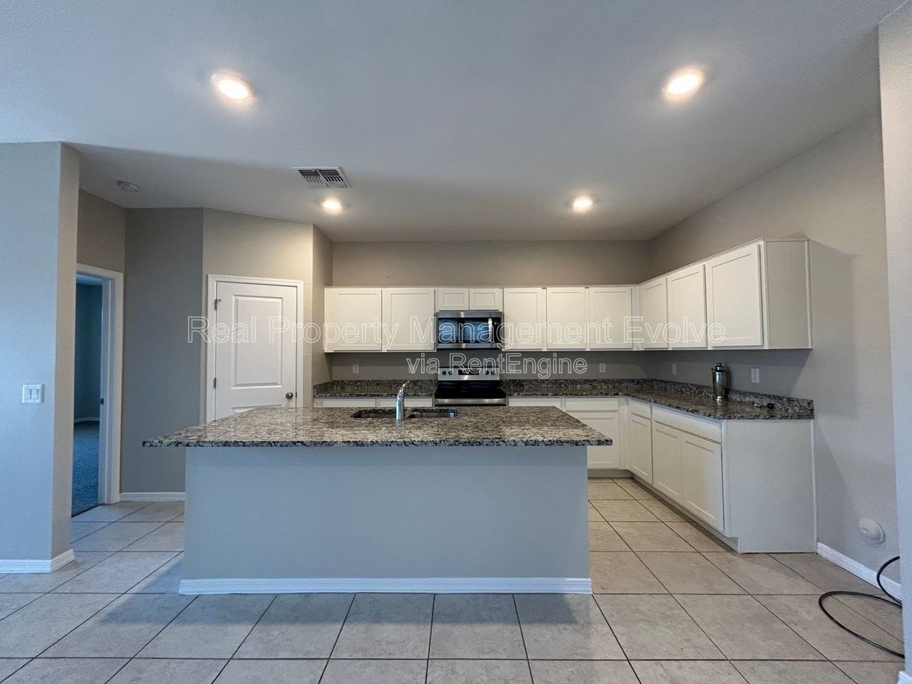 6551 W Magdalena Ln - Photo 7 of 33