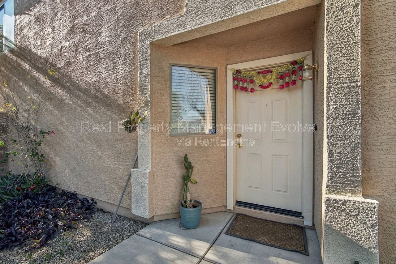 12571 W Mauna Loa Ln - Photo 4 of 38