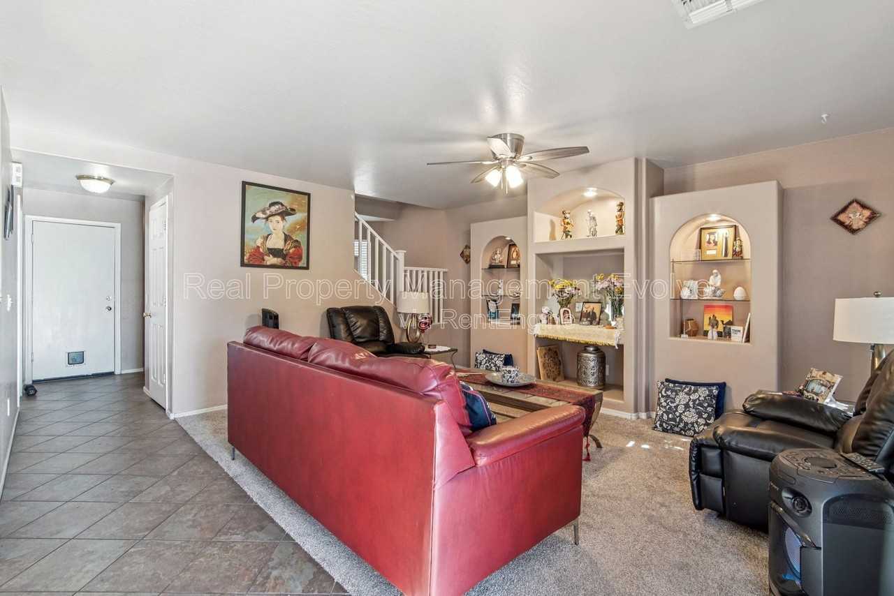 12571 W Mauna Loa Ln - Photo 5 of 38