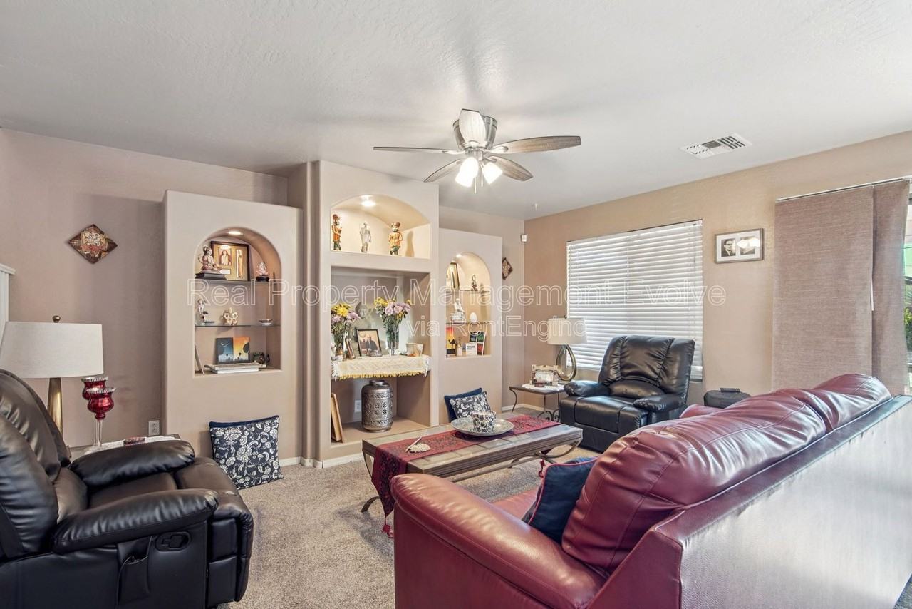 12571 W Mauna Loa Ln - Photo 6 of 38