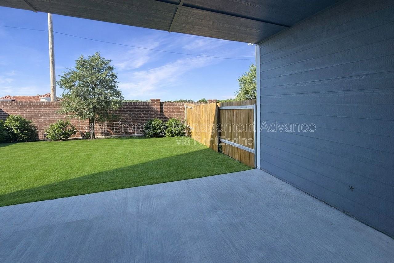 303 Stone Ct - Photo 2 of 12